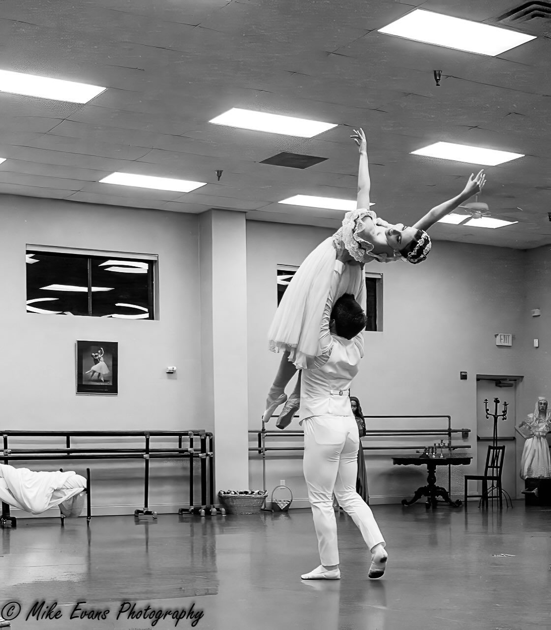 🩸 BEHIND THE SCENES: DRACULA 🩸
A little glimpse behind the scenes of our brand-new production of Dracula! 🦇 From rehearsals and choreography to bringing the characters, mystery, and danger to life, our dancers are working hard to create something thrilling for the stage!
We can’t wait for you to experience the passion, artistry, and haunting atmosphere our dancers have been creating. The magic happens long before the curtain rises! 🖤
Join Ballet Ensemble of Texas for a production filled with suspense, drama, and unexpected twists!
🩰 Ballet Ensemble of Texas presents Dracula
📍 Coppell Arts Center
🗓️ October 30 at 7 PM
🗓️ October 31 at 2 PM
Come see what happens when darkness takes center stage…
#BalletEnsembleOfTexas #DraculaBallet #BehindTheScenes #CoppellArtsCenter #HalloweenSeason 🩸🦇
📸 @rmevans01